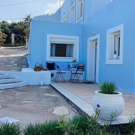 The Blue House Vromolithos