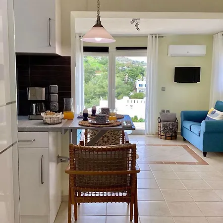 The Blue House Vromolithos